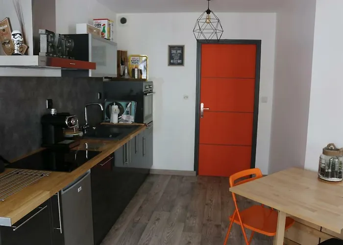 Cosy Flat شقة شيربوغ أون كوتننتين